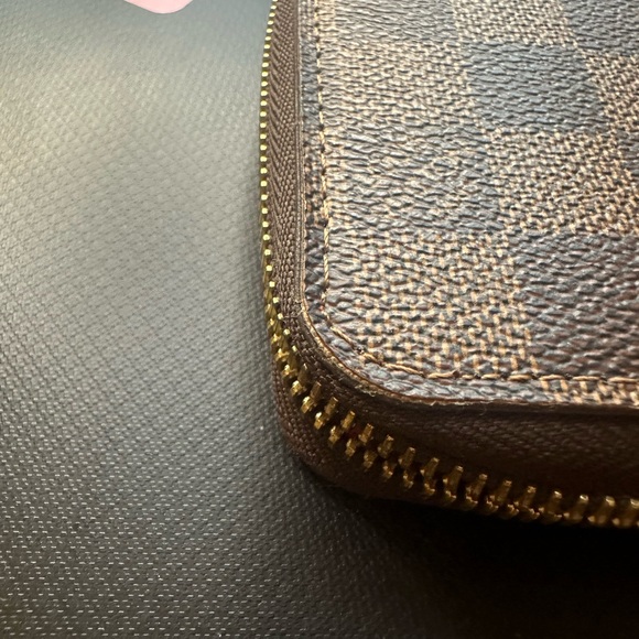 Authentic LV Zippy wallet. Limited holiday edition. - Picture 13 of 13